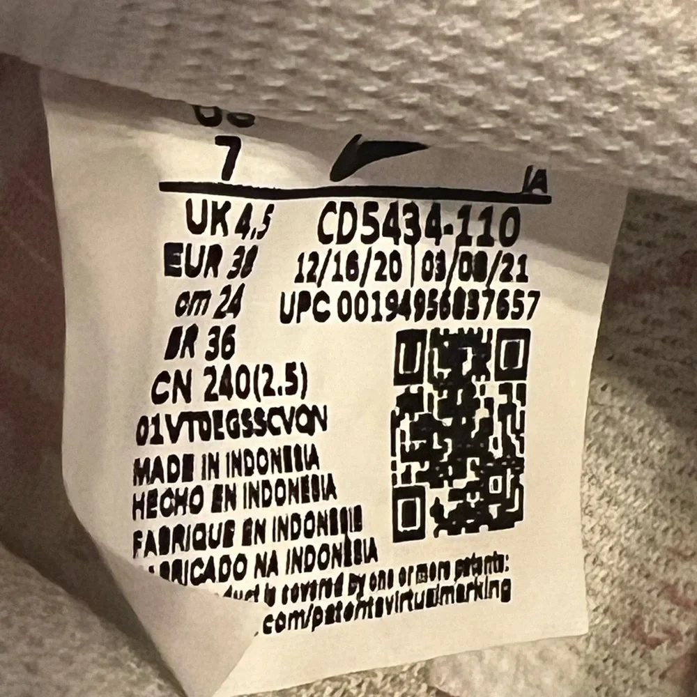 NIKE sneakers